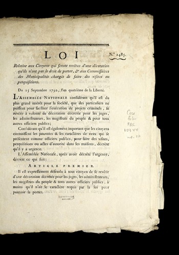 Loi relative aux citoyens qui seront reve tus d'une de coration qu'ils n'ont pas le droit de porter, & aux commissaires des municipalite s charge s de faire des visites ou perquisition